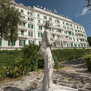 Hotel Grand & Des